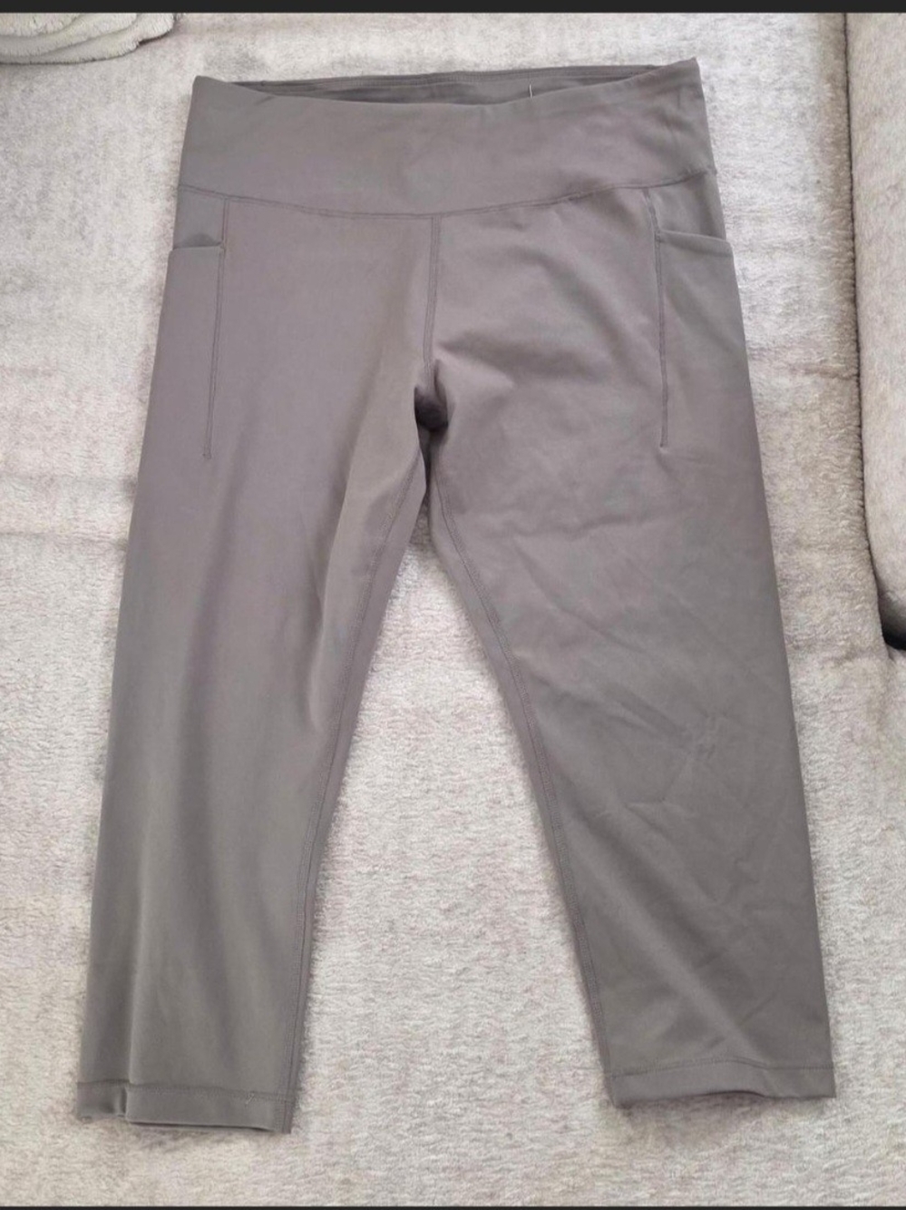 Dkny Women's High-Rise Athletic Capri Legging, Gray/Taupe Xl